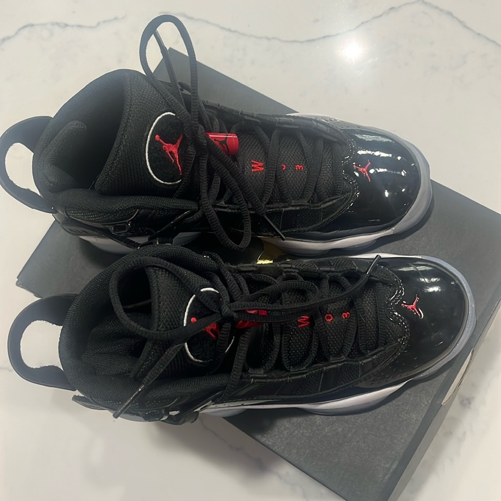 Jordan 6 rings youth size 5. EUC.